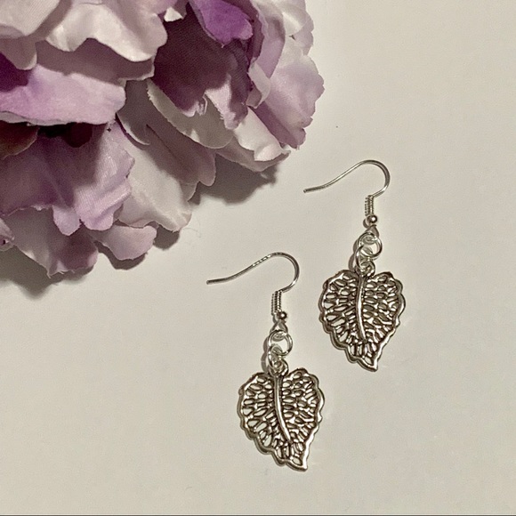 Hollow Leaf Carved Earrings - Picture 4 of 6